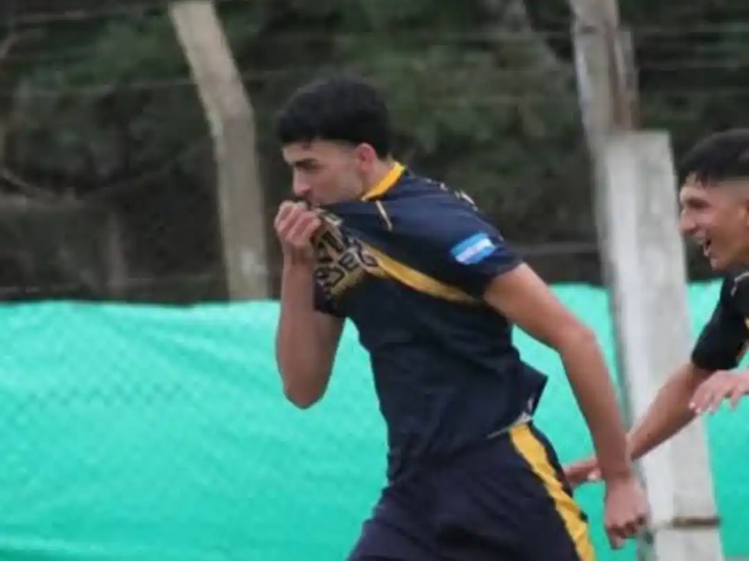 Gastón Abaca fue uno de los goleadores de "La I" en Arrecifes. PH: agencia.