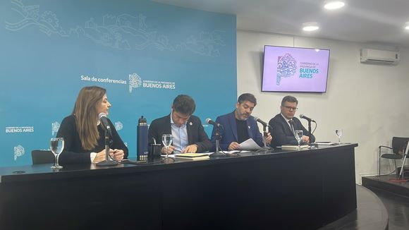 Kicillof explicó el voto con boleta única, tildó a Milei de "mentiroso" y pidió "que pare con la locura de frenar obras"