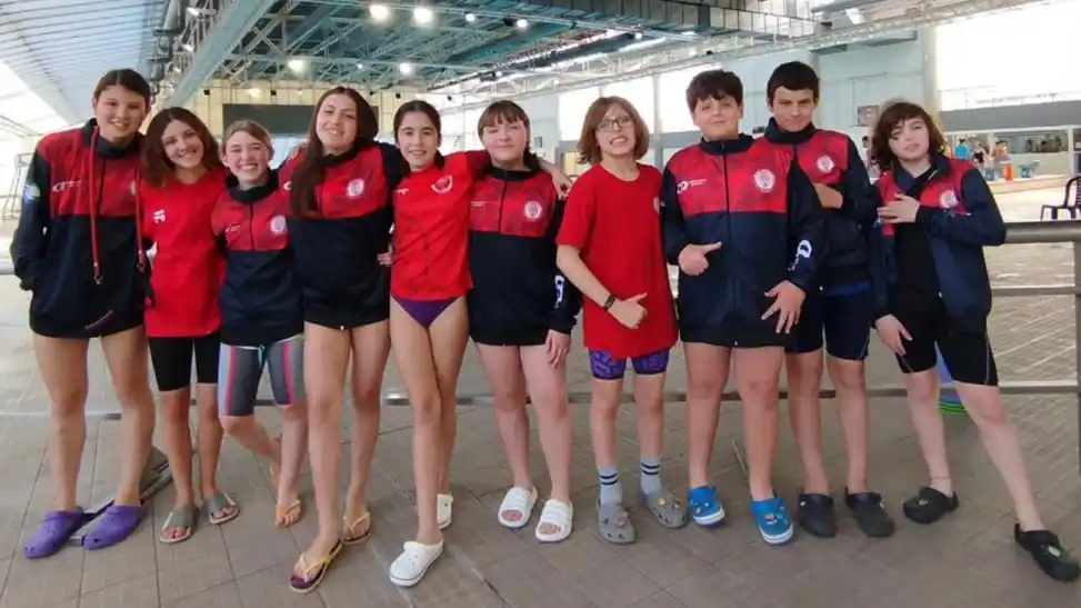 La delegación del Club Huracán, presente en la etapa regional de los Bonaerenses