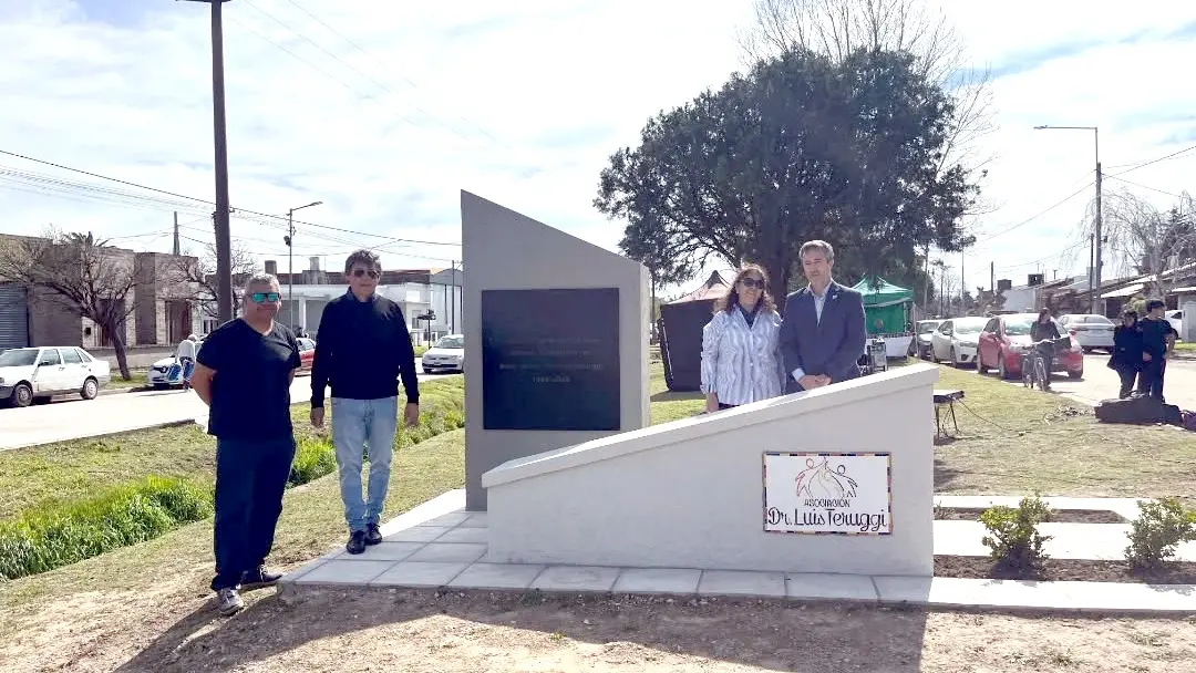 Homenaje. A Américo Campos tras la construcción de un monumento