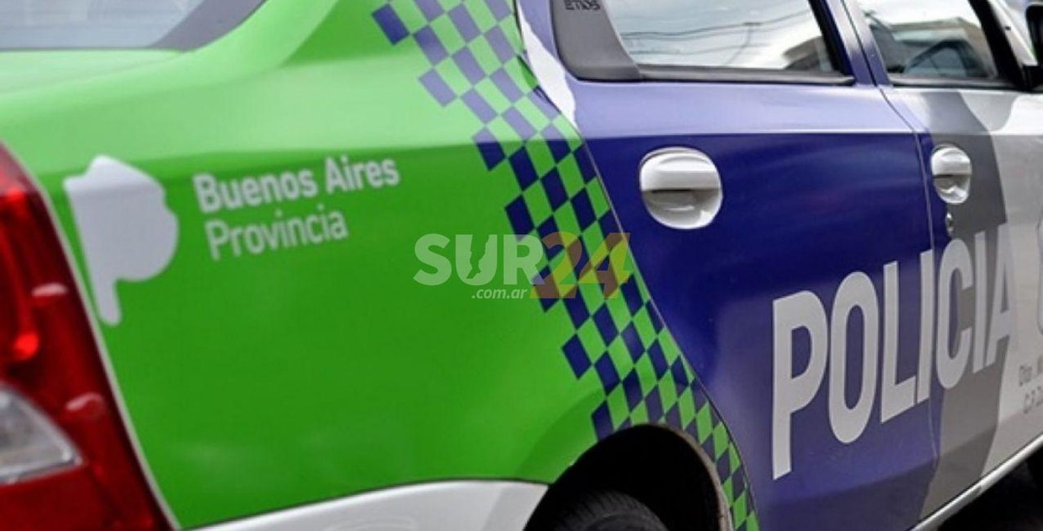 Vecinos atraparon a un ladrón, lo golpearon y lo ataron desnudo a un poste