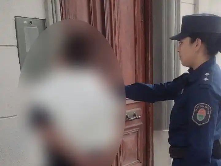 Atraparon a una mujer robando en un supermercado