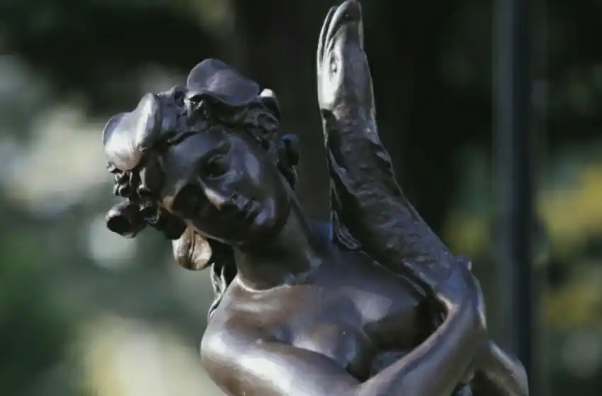 Piden explicaciones por el robo de una estatua que estaba frente al Palacio comunal