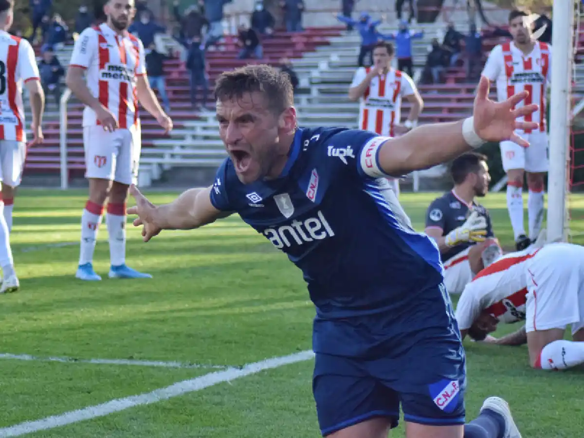 Triplete de Gonzalo Bergessio en Uruguay