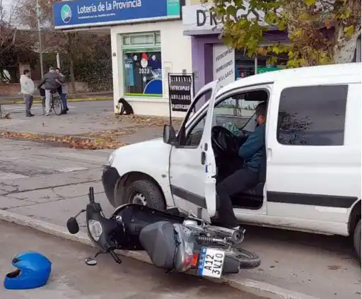 Motociclista herida fue internada en el hospital