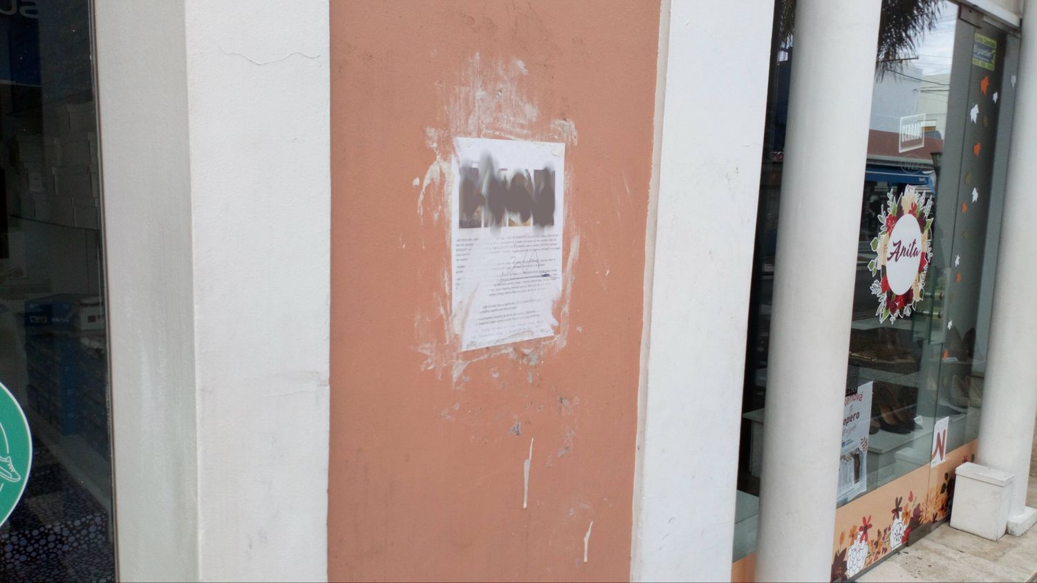 Los carteles sexistas y machistas de las quinceañeras alarman en la ciudad