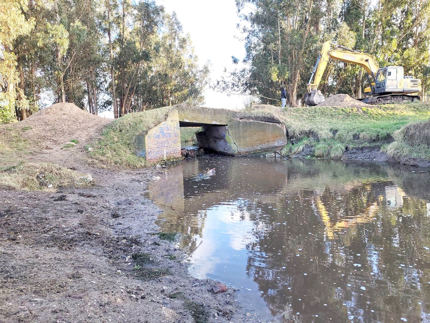 Nuevo puente. Se está construyendo en la avenida Barragán