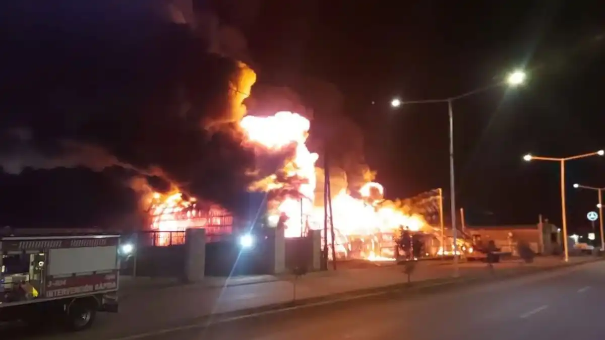 Un ladrón armado robó a una familia y le prendió fuego la casa en Comodoro Rivadavia