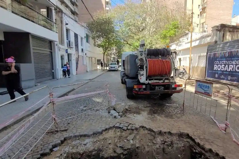 Una obra del centro de Rosario generó serios daños en la red cloacal