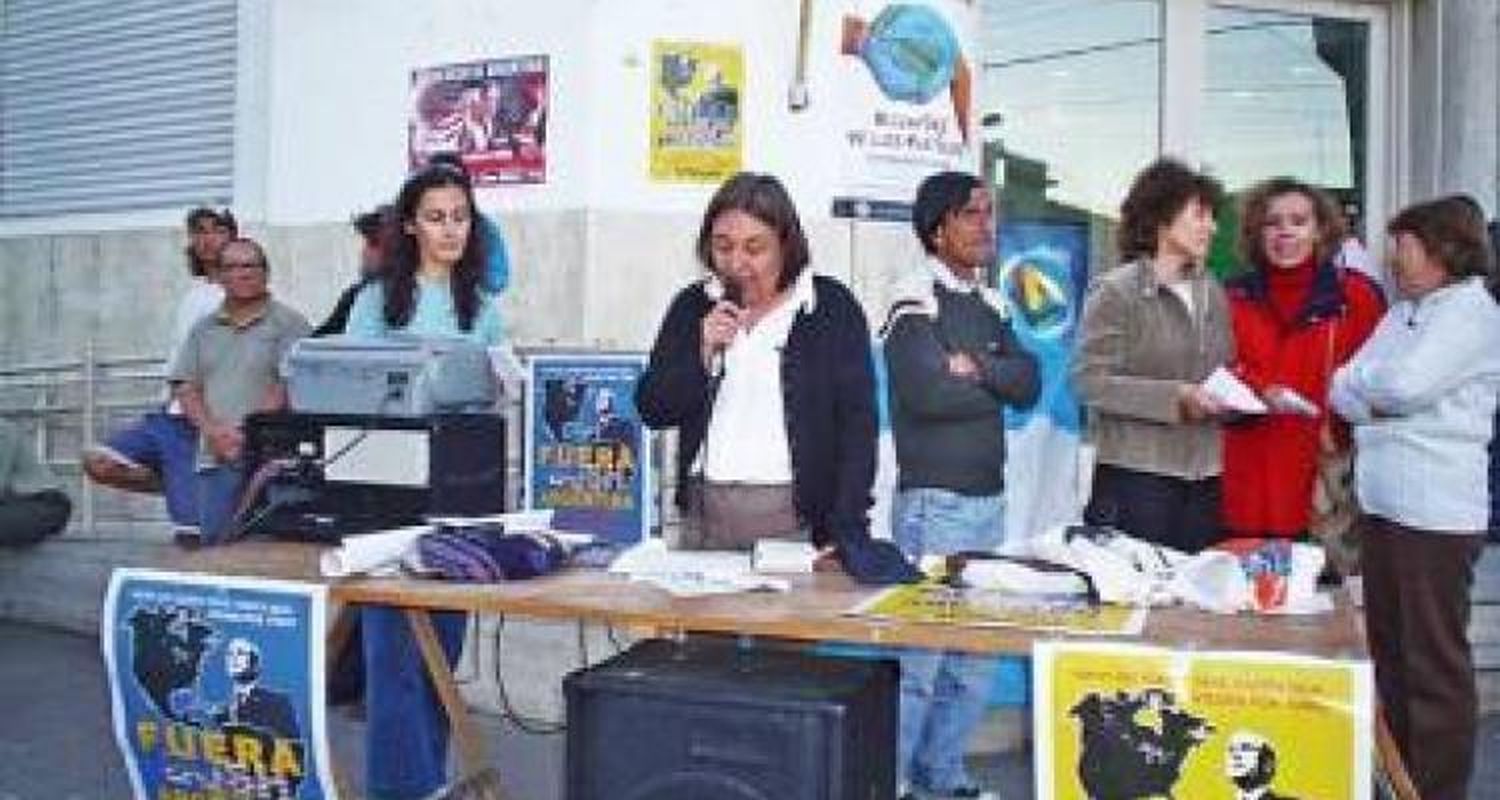 Acto con escaso público
