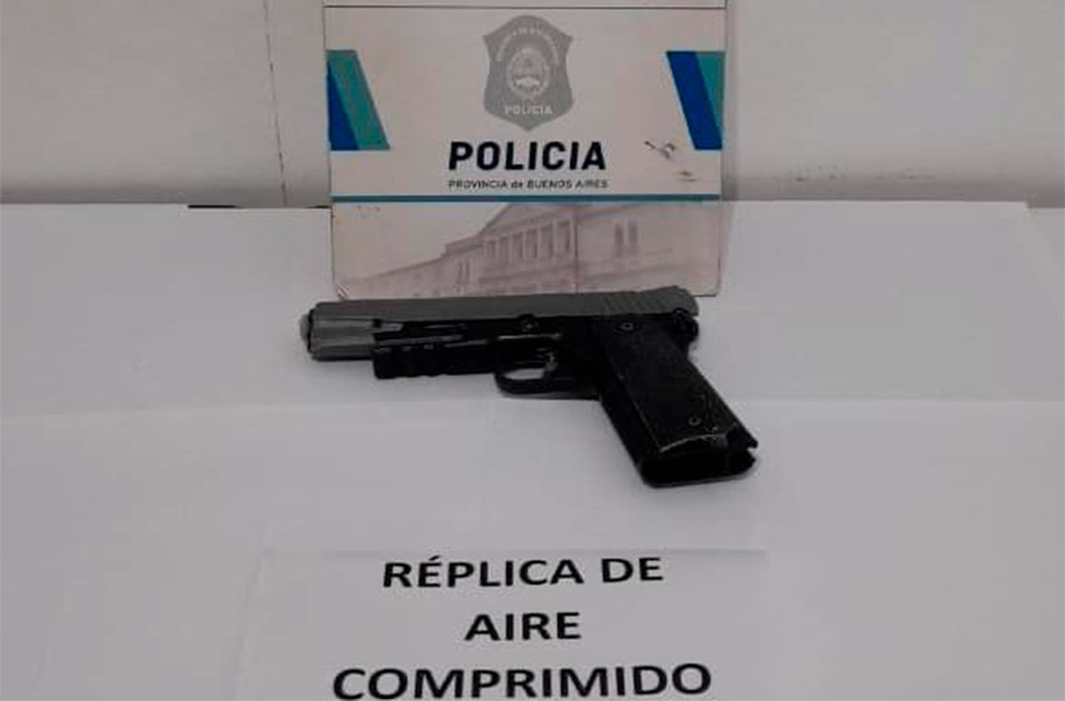 Dos jóvenes robaron a remisero, los persiguió y facilitó sus detenciones