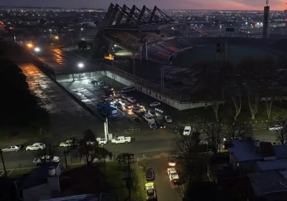 Gran movimiento policial se ve desde primera hora de la mañana en el maarco de un operativo con varias fuerzas (foto: Dronmardelplata).