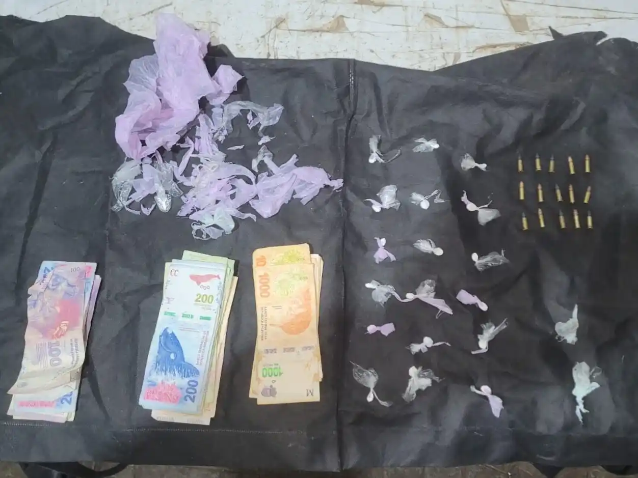 Secuestro de drogas, dinero y municiones en allanamiento