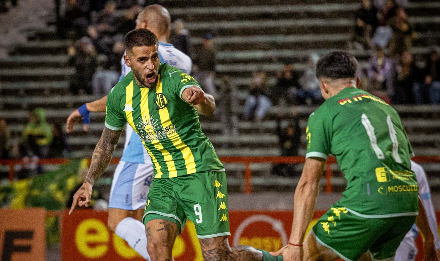 La celebración de Agustín Colazo al marcar el 1-0.