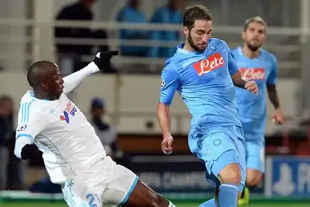 Napoli venció al Marsella con Higuain en cancha