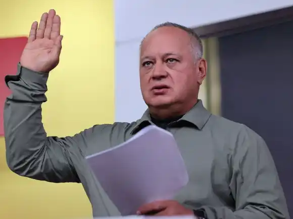 Cabello confirma liberación de un triple asesino en España defendido por EE.UU.