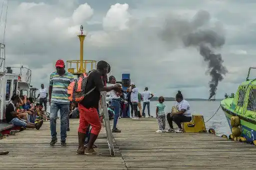 La tripulación estaba  conformada por 14 venezolanos, cinco mexicanos, cinco colombianos, dos ecuatorianos y un costarricense. 
