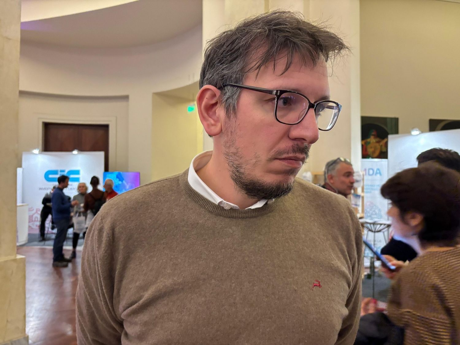 Cuattromo aseguró que el consumo no se recupera desde comienzos de 2024.