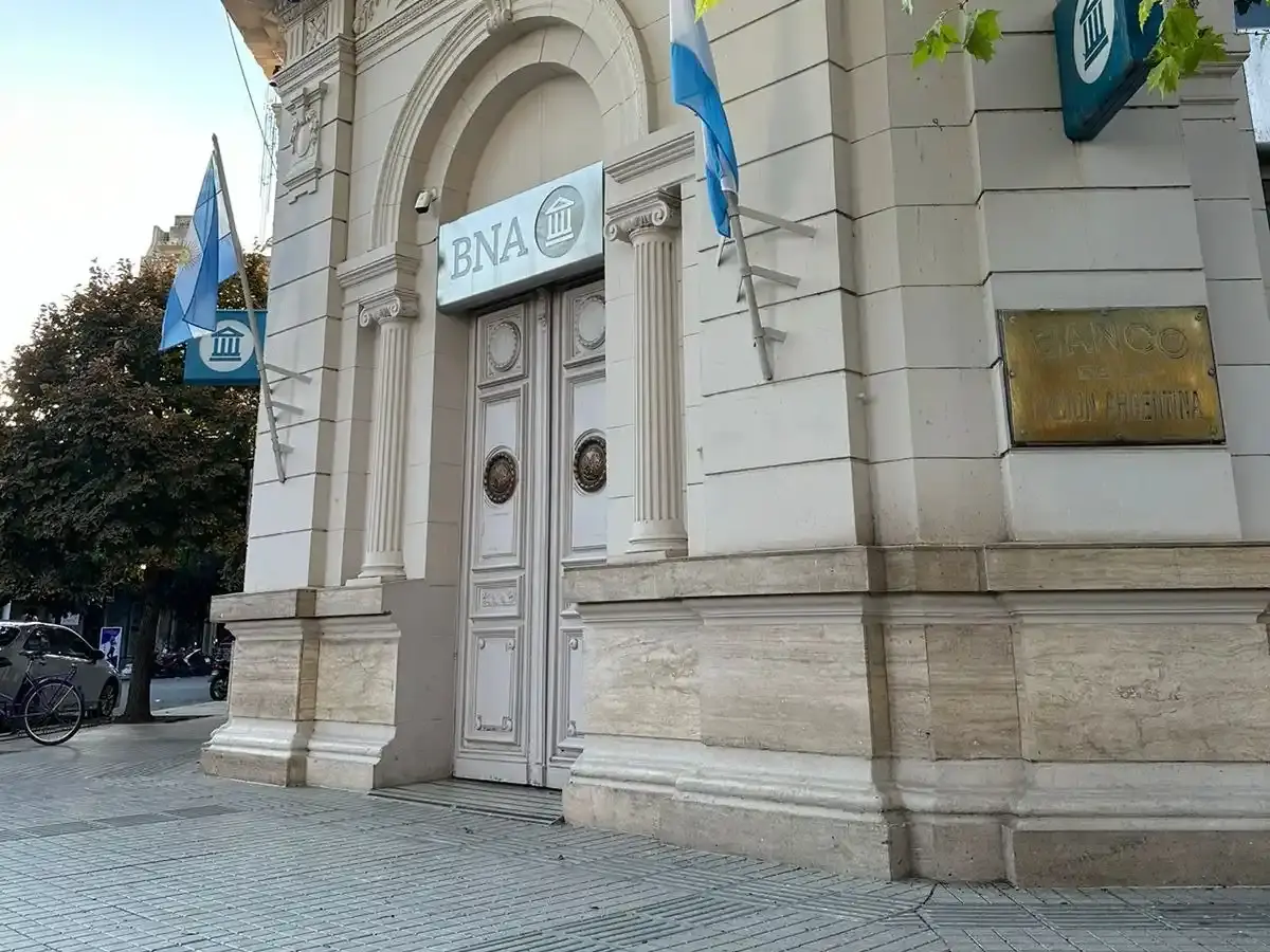 Más polémica: hubo lluvia de créditos millonarios del Banco Nación a funcionarios de LLA y varios salieron a defenderse