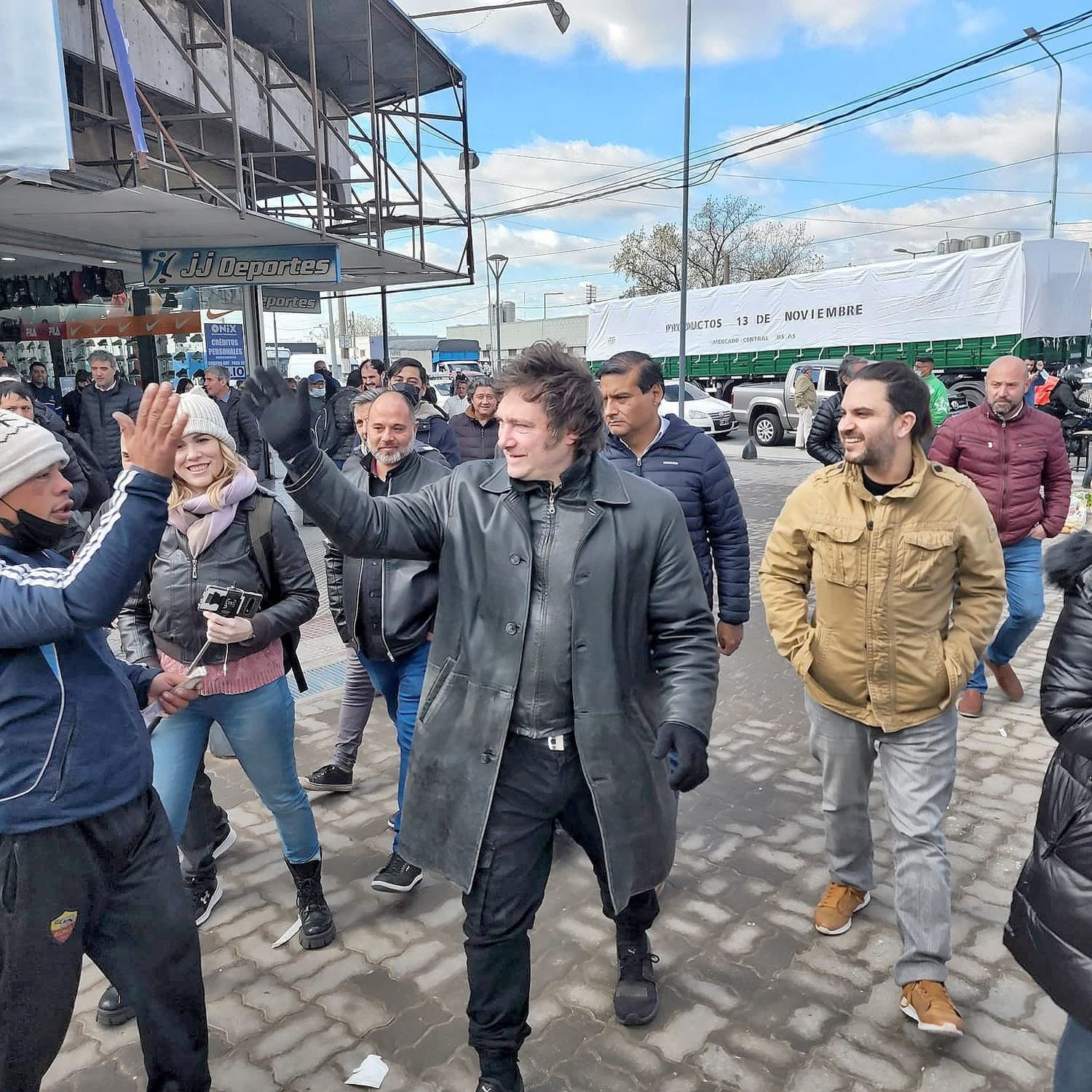 Javier Milei desembarcó en el conurbano: Estuvo en el centro comercial de Laferrere