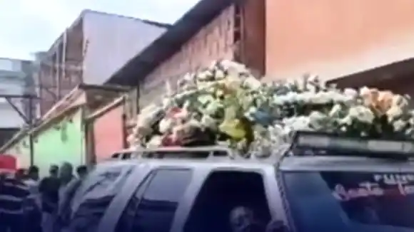 Restos de venezolana que murió en la discoteca Jet Set fueron sepultados en Santa Teresa del Tuy (VIDEO)