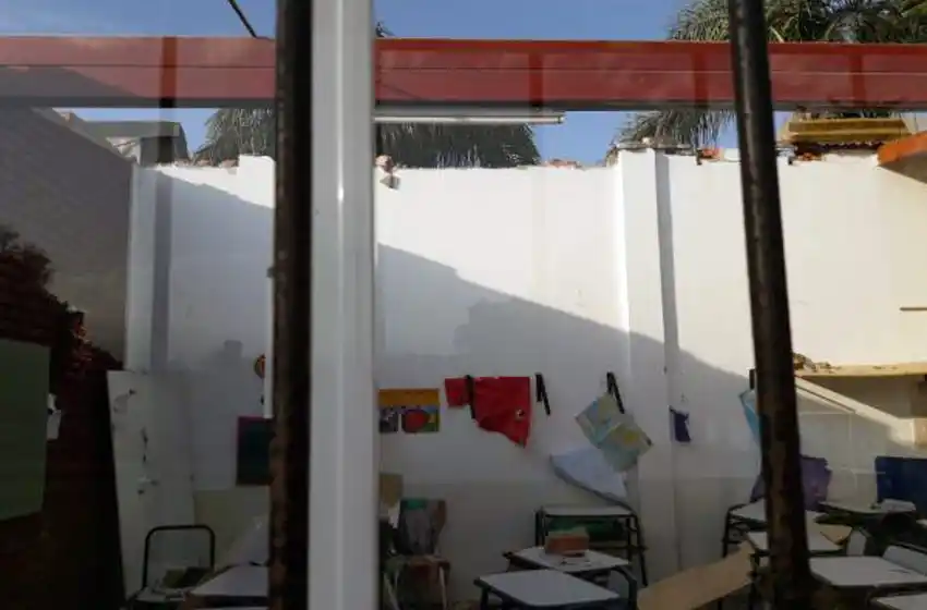 El Colegio Joan Miró sufrió la voladura del techo de un aula