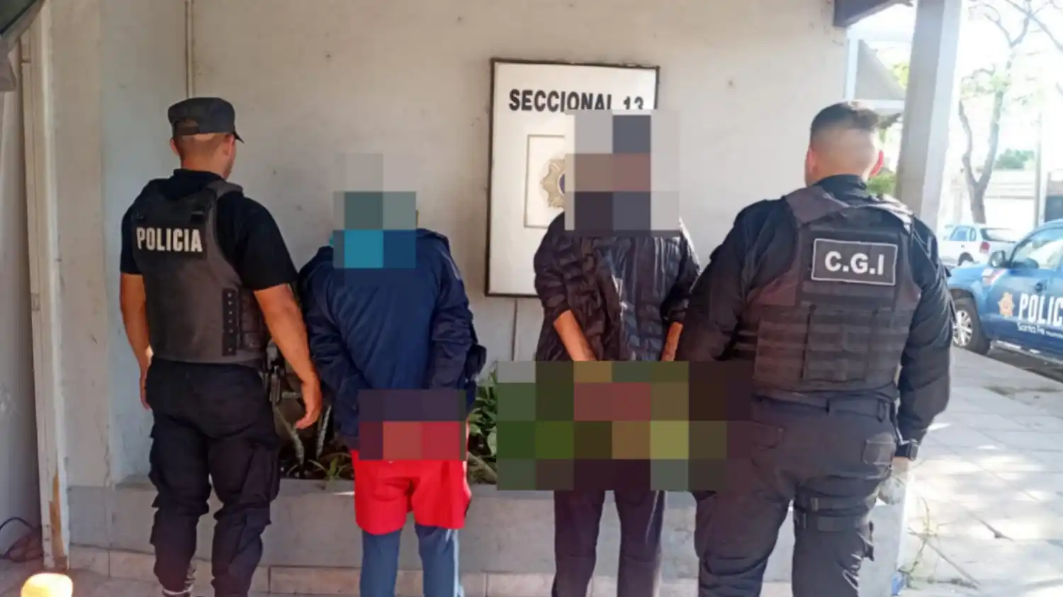 Capturaron a dos menores de edad caminando con cosas aparentemente robadas