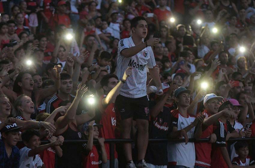 Se realizó el tradicional Banderazo leproso