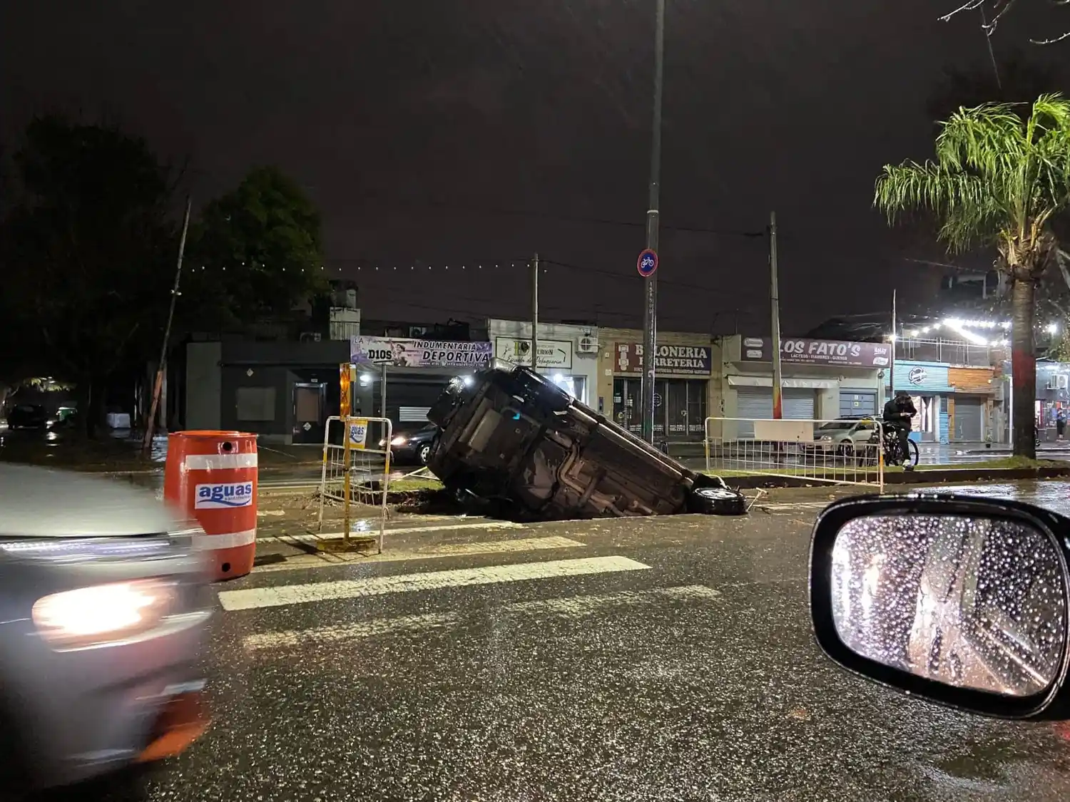 Una camioneta cayó en un pozo de Aguas Santafesinas en Provincias Unidas y Pampa