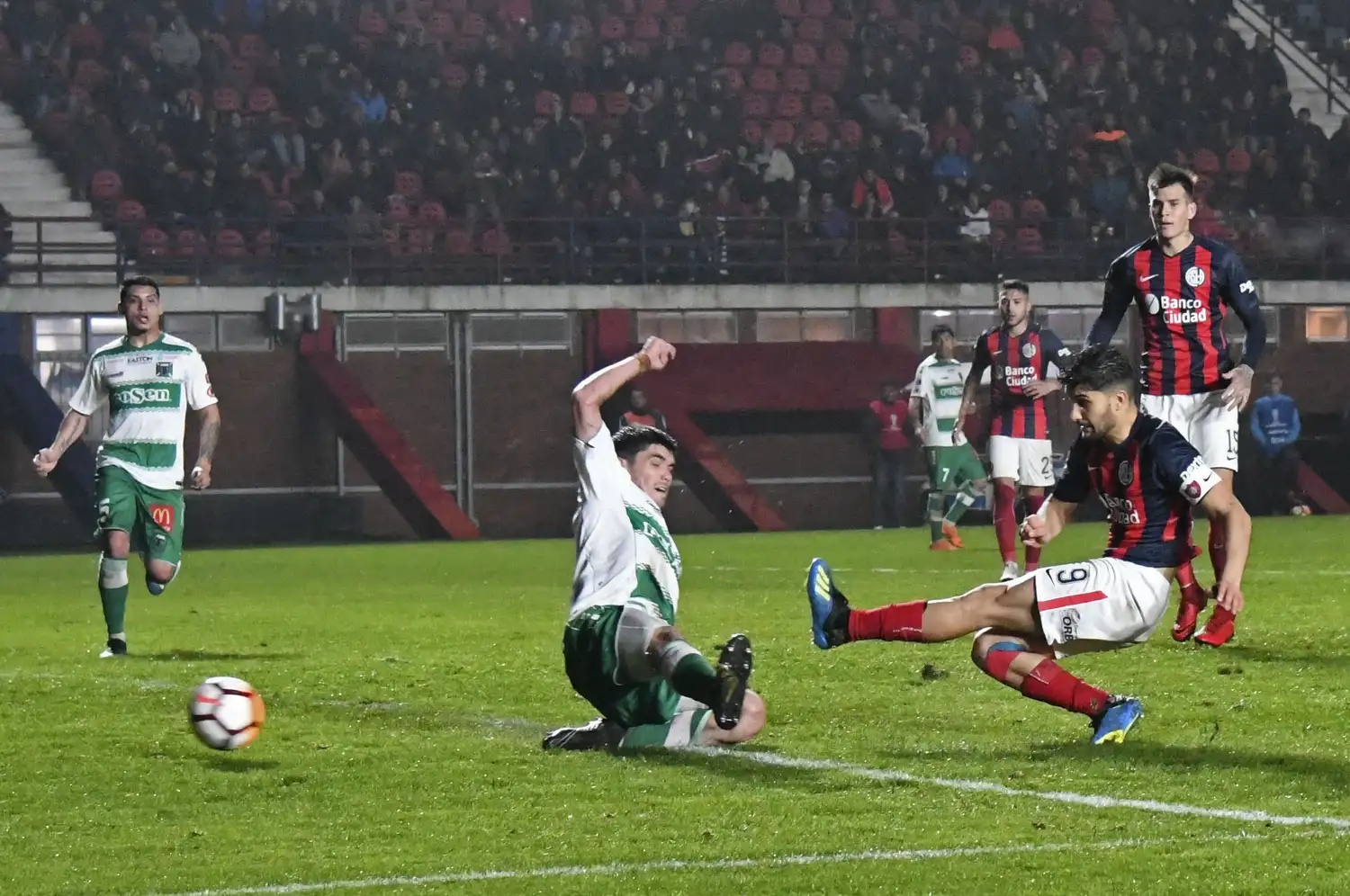 San Lorenzo, complicado por un inesperado traspié