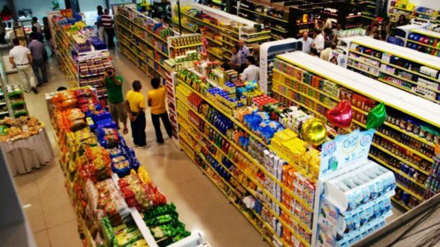 Pagó el aguinaldo con vales para usar en su propio supermercado