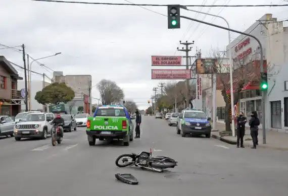 Dos motociclistas resultaron heridos tras protagonizar distintos choques