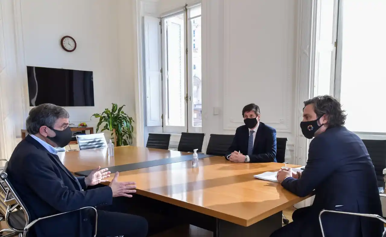 Gobierno nacional destina $745 millones para el equipamiento y modernización de laboratorios