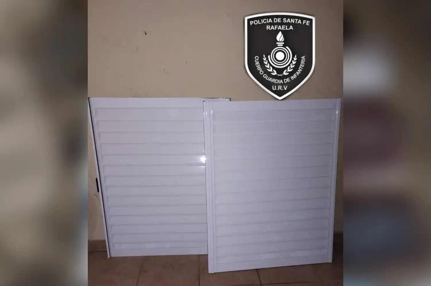 Intentó hacer negocios “turbios” y lo descubrieron: cayó intentando vender persianas robadas