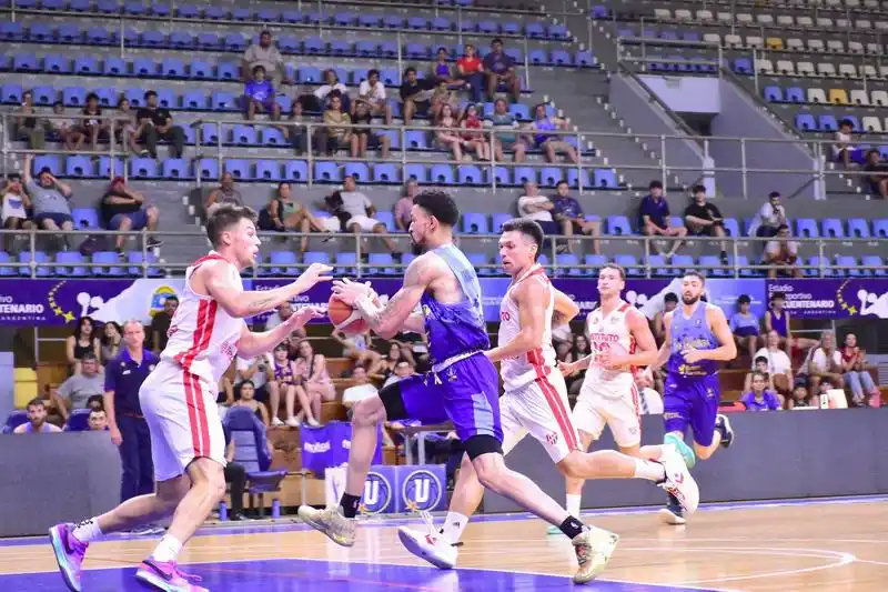 La Unión perdió ante Instituto
y esta noche enfrenta a Peñarol