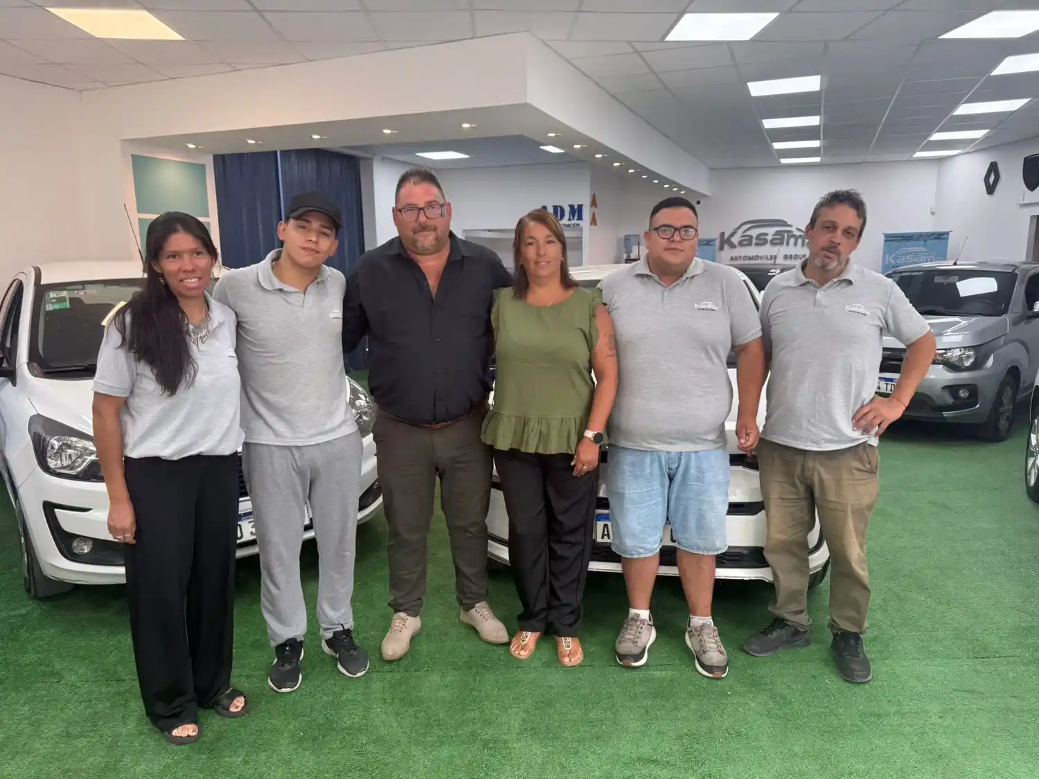El equipo de trabajo de Kasama Group Automóviles en Tandil.