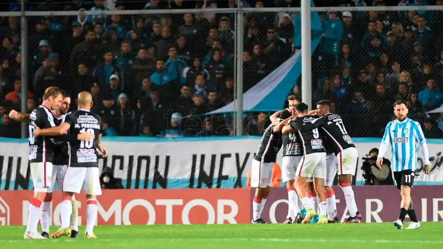 Racing quedó eliminado de la Copa Sudamericana tras perder con River de Uruguay