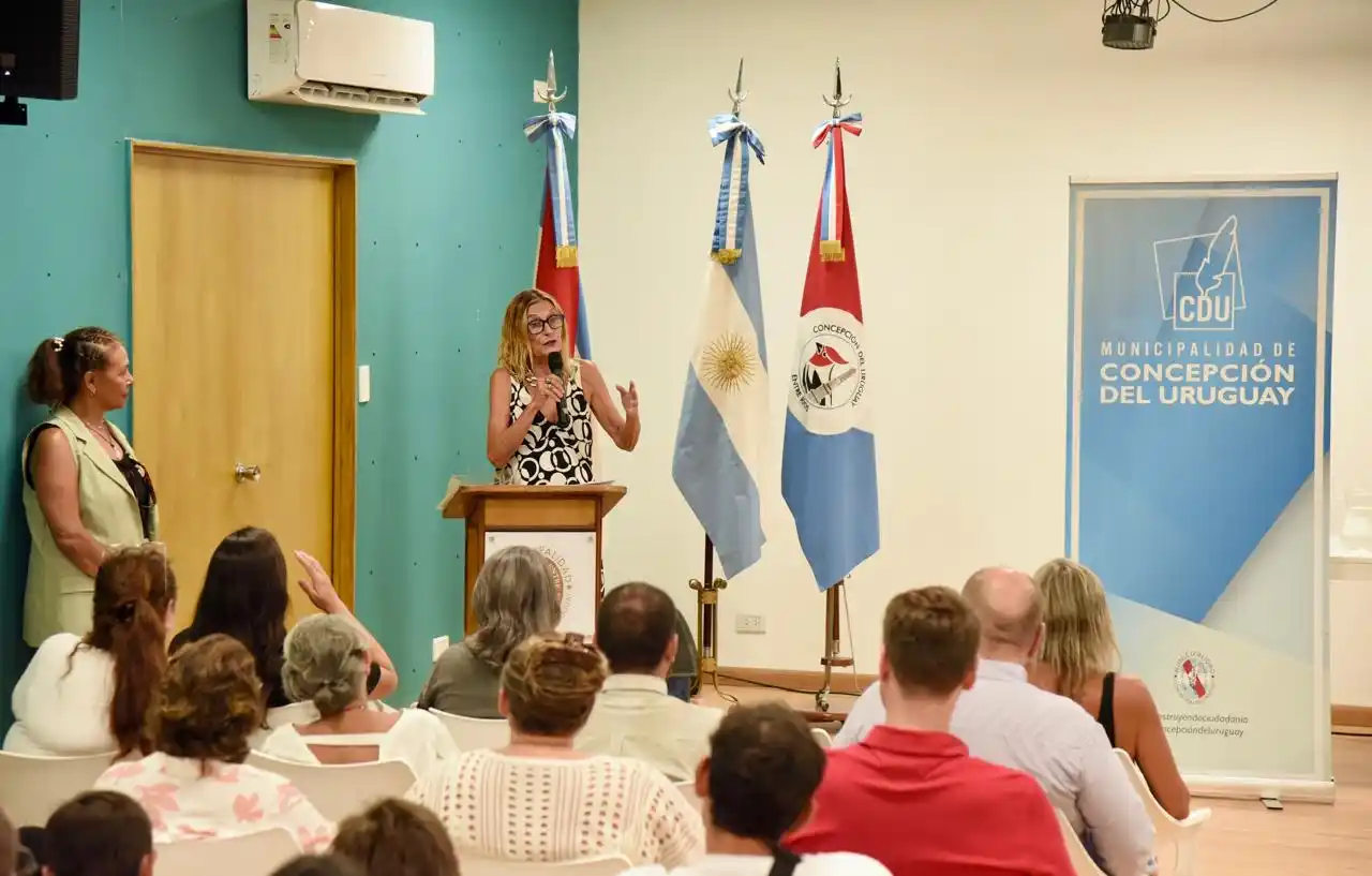 Laura Evequoz fue homenajeada como Personalidad Destacada de Entre Ríos