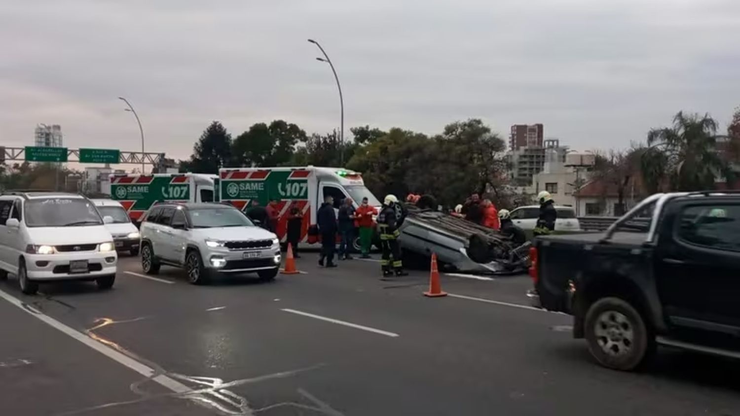 Así quedó el Peugeot luego del accidente en la avenida General Paz