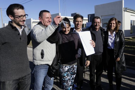 Kicillof entregó 40 viviendas en Benito Juárez