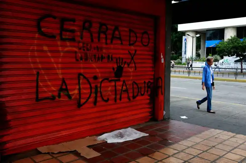 Tres muertos y 367 detenidos en la jornada de huelga general contra Maduro