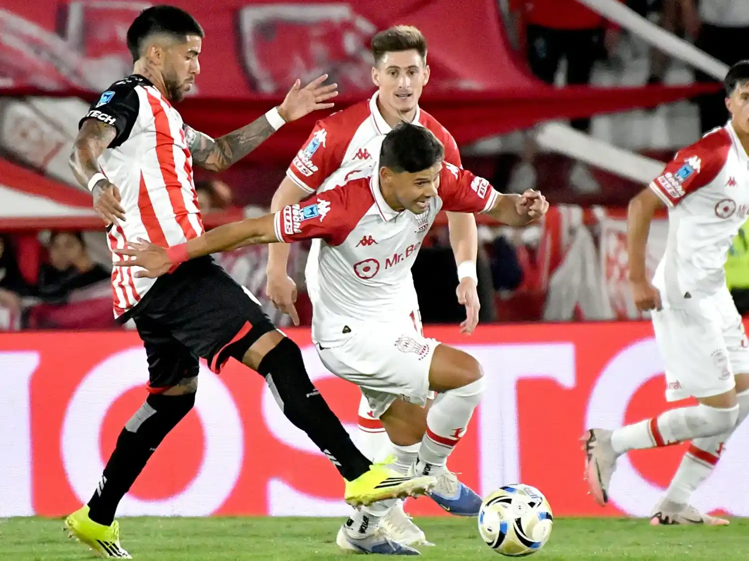 Huracán no pudo quebrar a Barracas