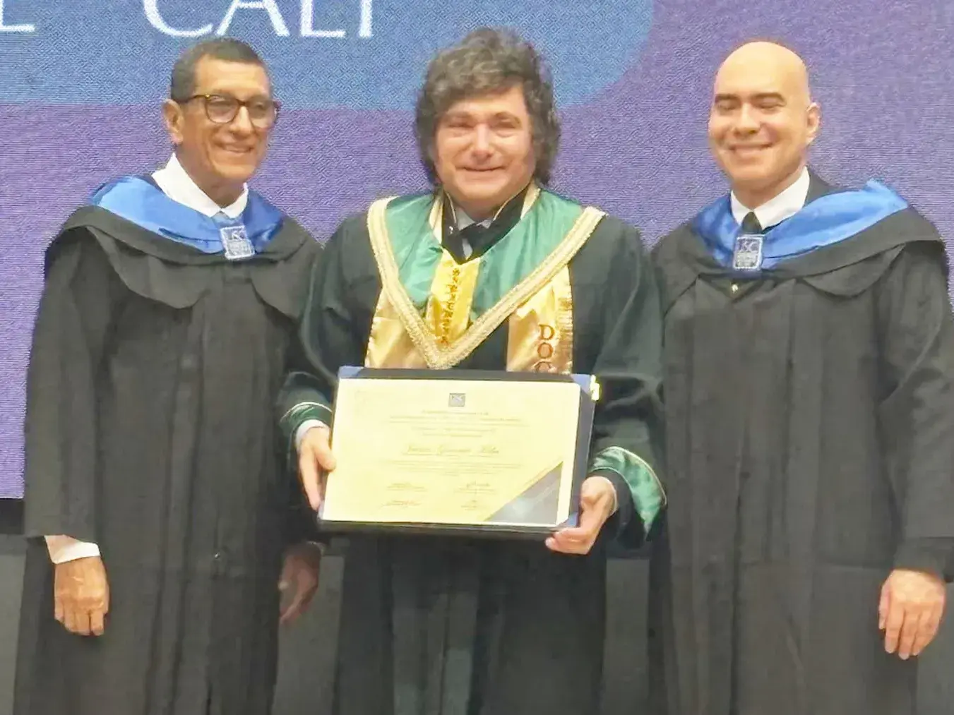 En la Universidad de Cali, el presidente Javier Milei recibió el doctorado honoris causa