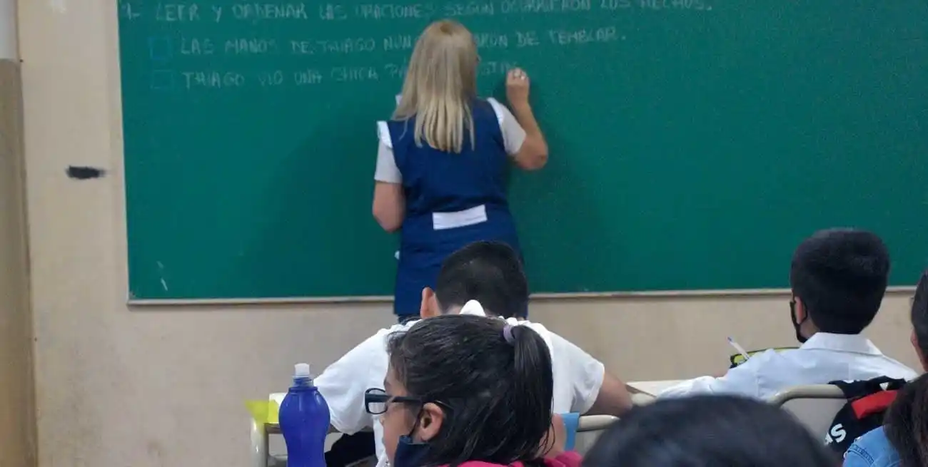 La Provincia avanza con el cobro por las pintadas amenazantes en escuelas tras la resolución oficial.