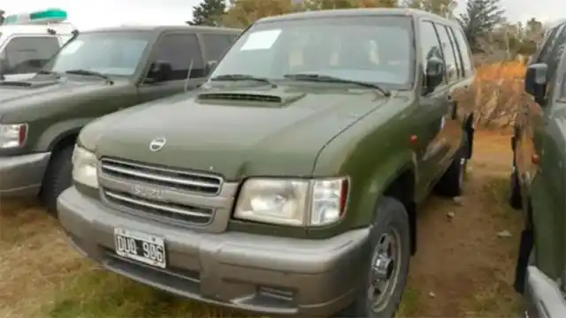 El Ejército remata piezas históricas: Los Unimog y sables son los más llamativos