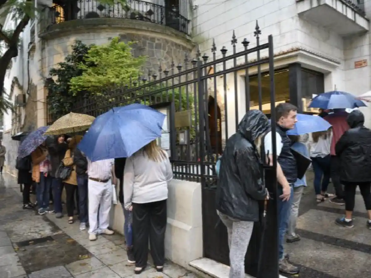 Los trámites para emigrar al exterior "se acercan a los niveles del 2001"