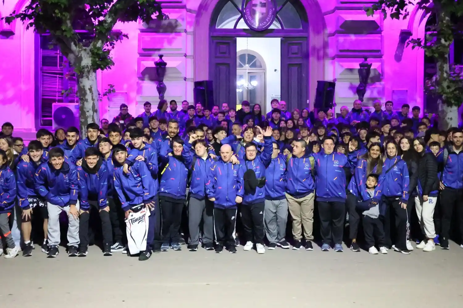 La delegación local, de alrededor de 300 personas, el día que partieron a Mar del Plata.