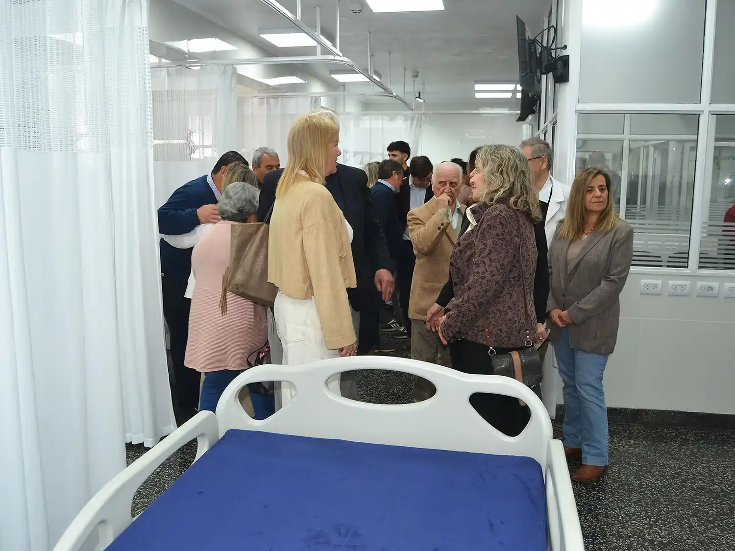 Reinauguraron la sala de Terapia Intensiva del Hospital San Antonio