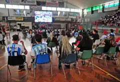 Unión se vistió de celeste y blanco, y el publico festejó la clasificación argentina