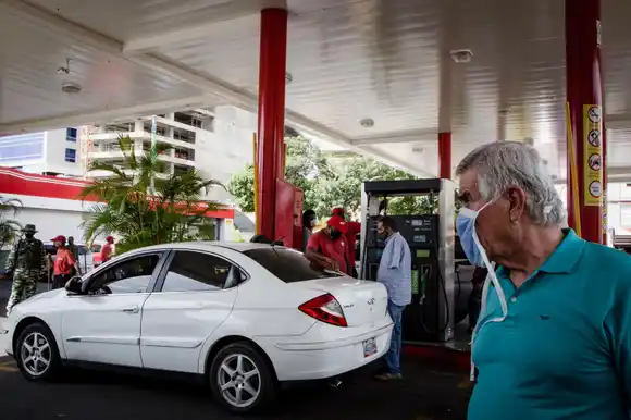 Diputado Stefanelli: “La gasolina en Venezuela es para enchufados”